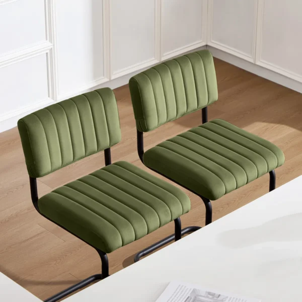 Ambrine Tufted Velvet Velvet Bar & Counter Stool