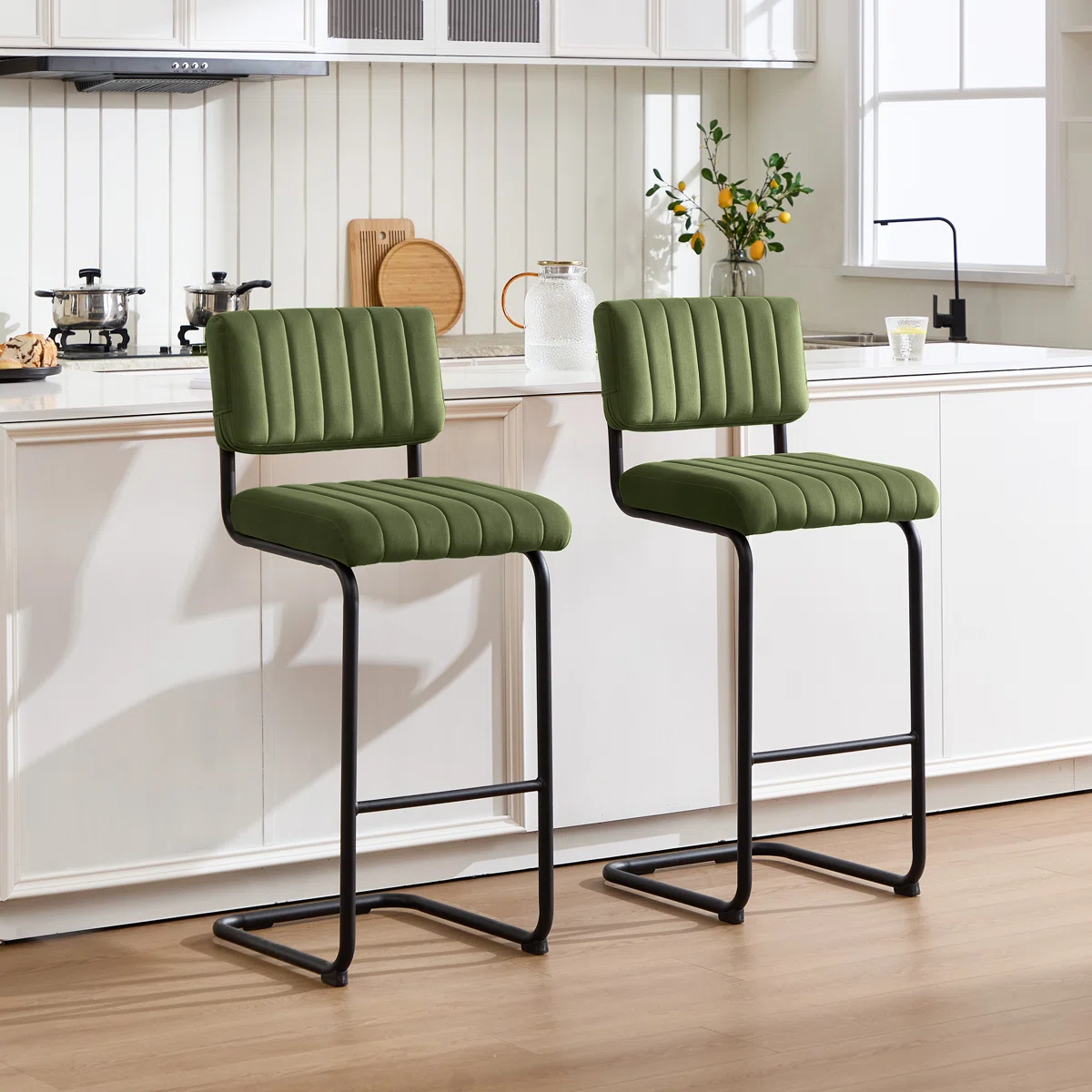 Ambrine Tufted Velvet Velvet Bar & Counter Stool